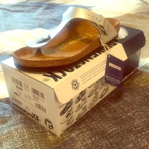 NIB Size 7 thong birkenstocks.